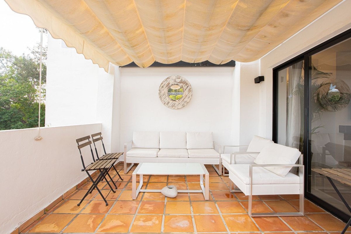 2 Bed Apartment for sale in The Golden Mile Costa Del Sol, Málaga, Spain