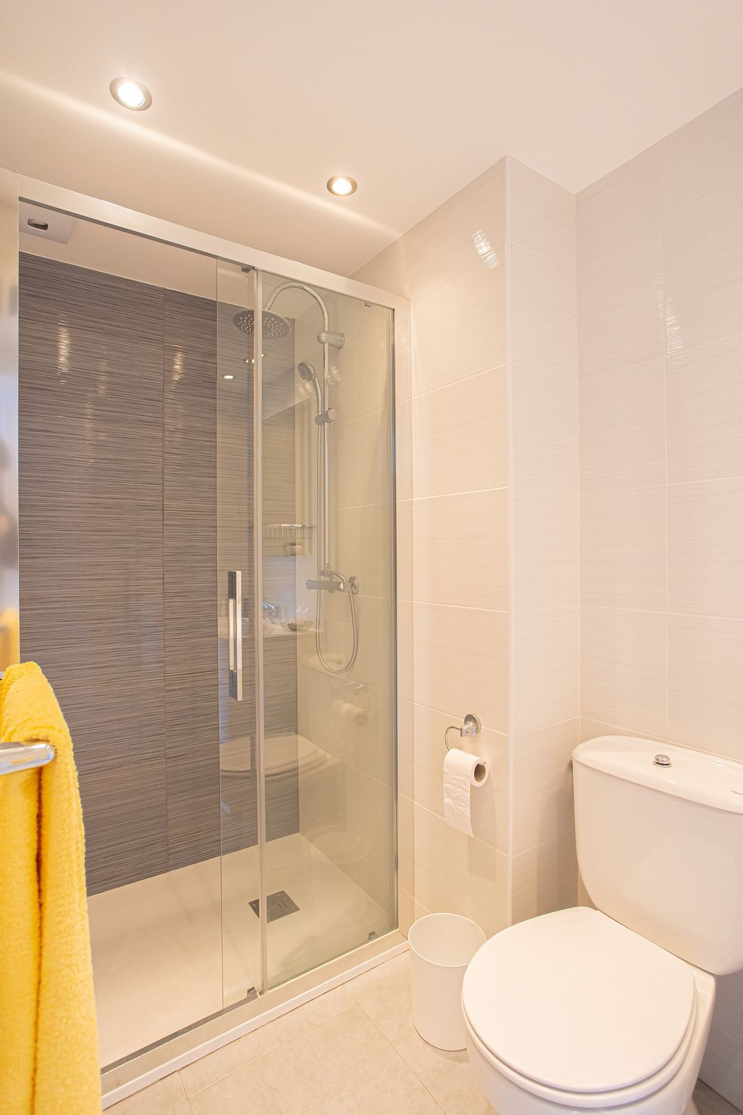 2 Bed Apartment for sale in The Golden Mile Costa Del Sol, Málaga, Spain