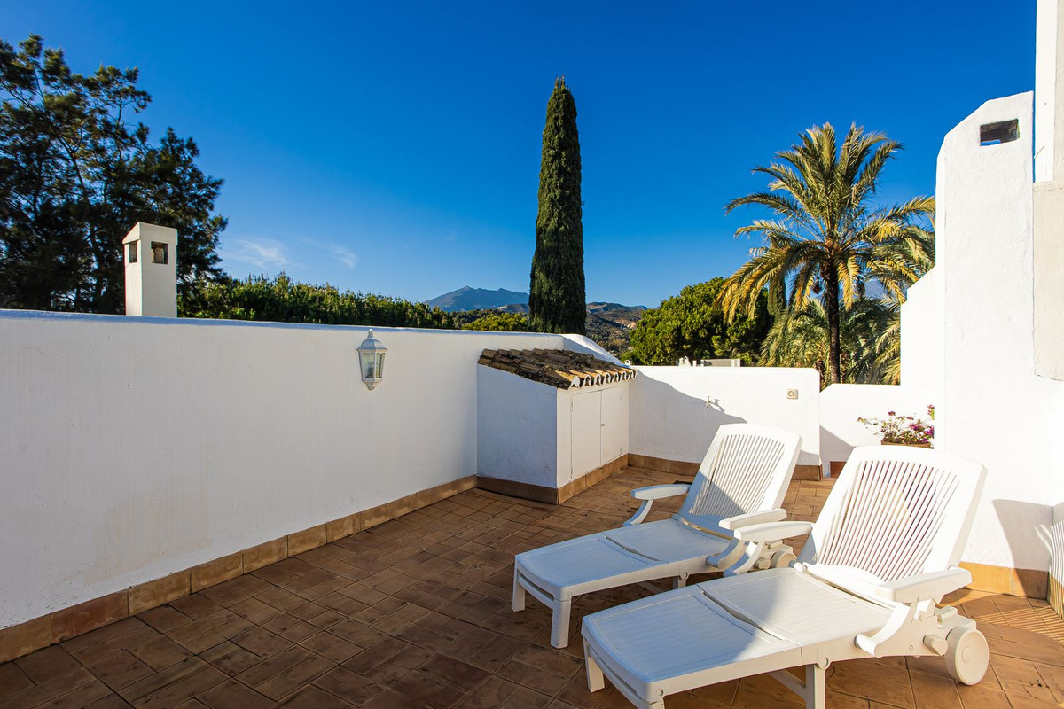 2 Bed Apartment for sale in The Golden Mile Costa Del Sol, Málaga, Spain