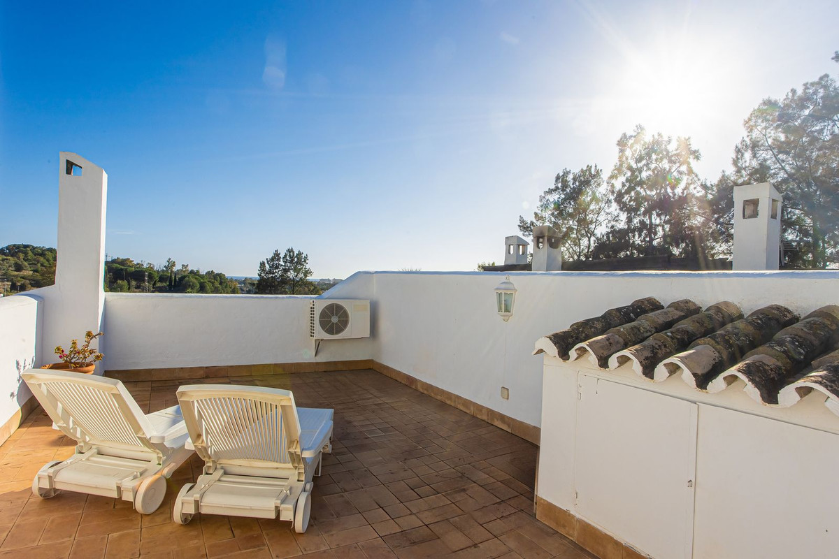 2 Bed Apartment for sale in The Golden Mile Costa Del Sol, Málaga, Spain