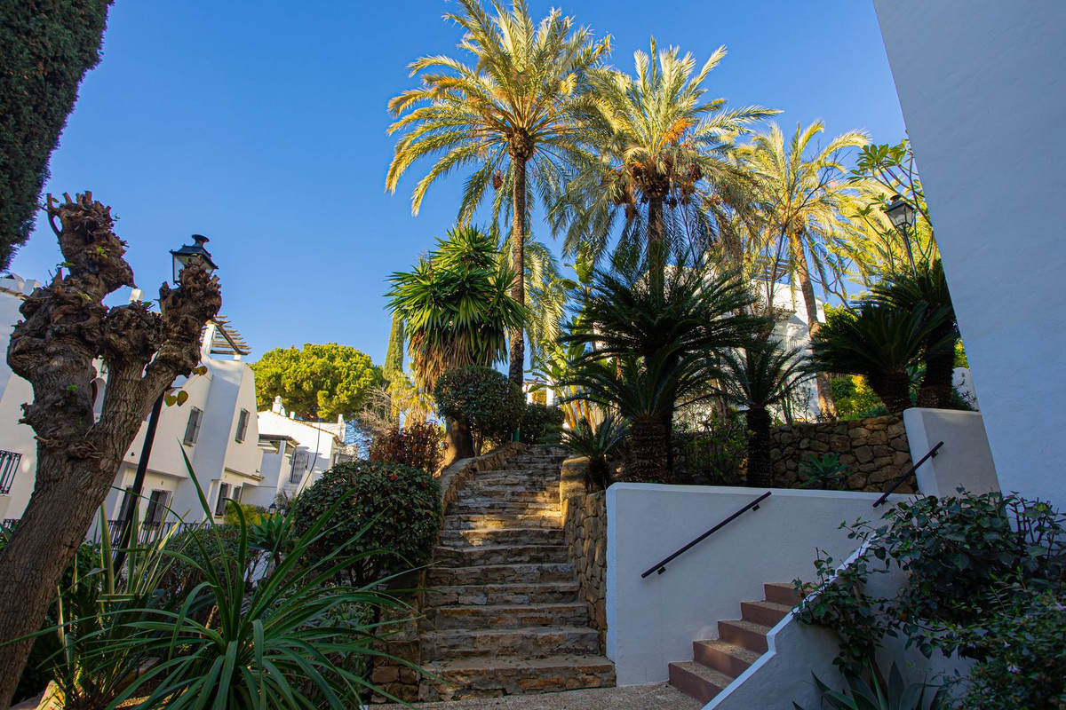 2 Bed Apartment for sale in The Golden Mile Costa Del Sol, Málaga, Spain