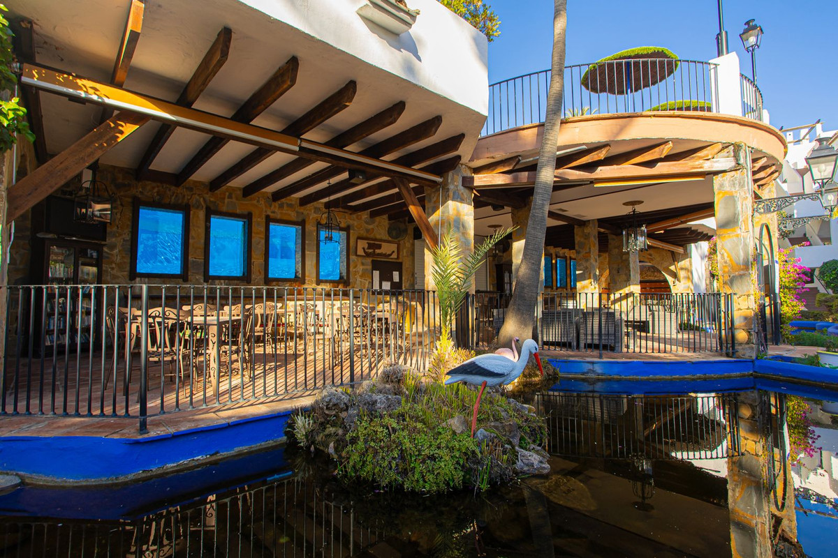 2 Bed Apartment for sale in The Golden Mile Costa Del Sol, Málaga, Spain