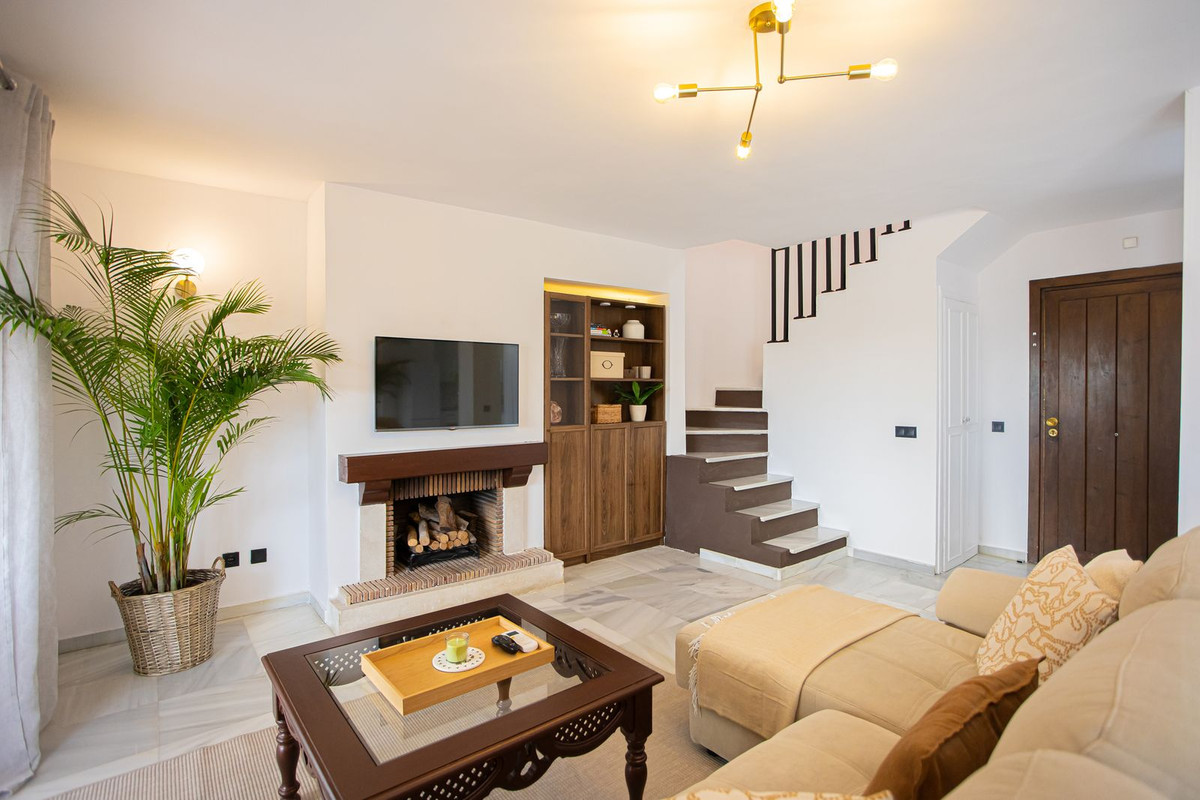 2 Bed Apartment for sale in The Golden Mile Costa Del Sol, Málaga, Spain