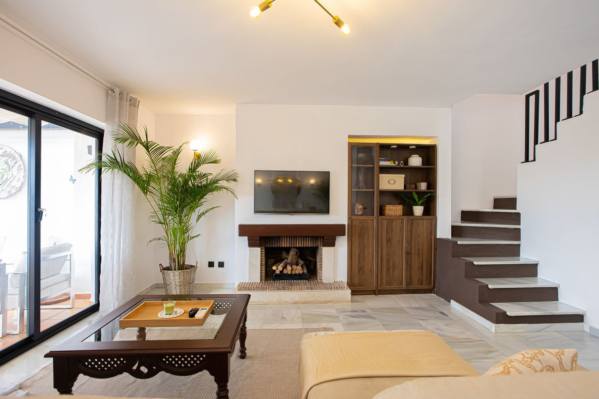 2 Bed Apartment for sale in The Golden Mile Costa Del Sol, Málaga, Spain