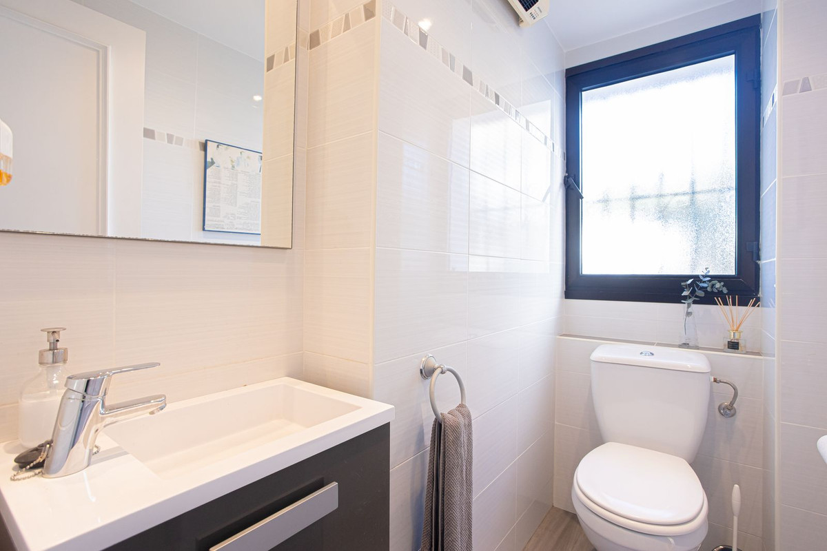 2 Bed Apartment for sale in The Golden Mile Costa Del Sol, Málaga, Spain
