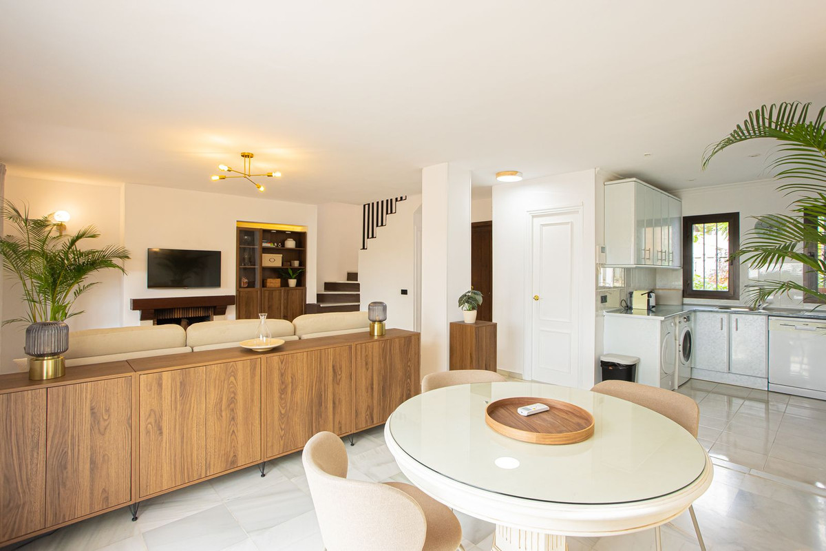 2 Bed Apartment for sale in The Golden Mile Costa Del Sol, Málaga, Spain