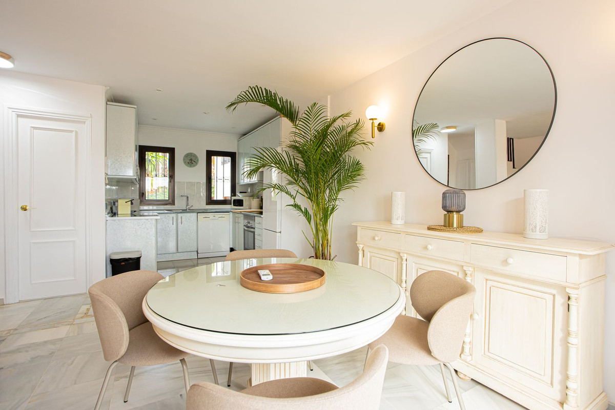 2 Bed Apartment for sale in The Golden Mile Costa Del Sol, Málaga, Spain