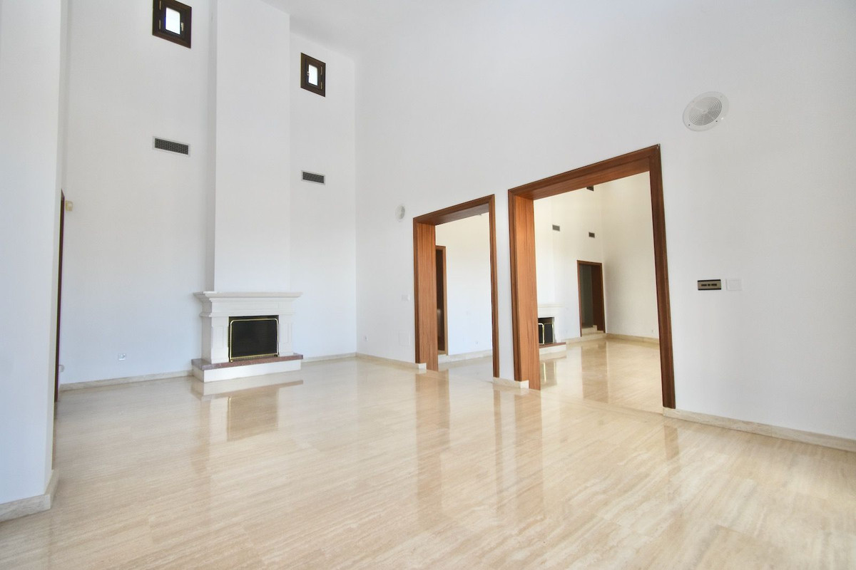 7 Bed Townhouse for sale in Benalmadena Costa Del Sol, Málaga, Spain