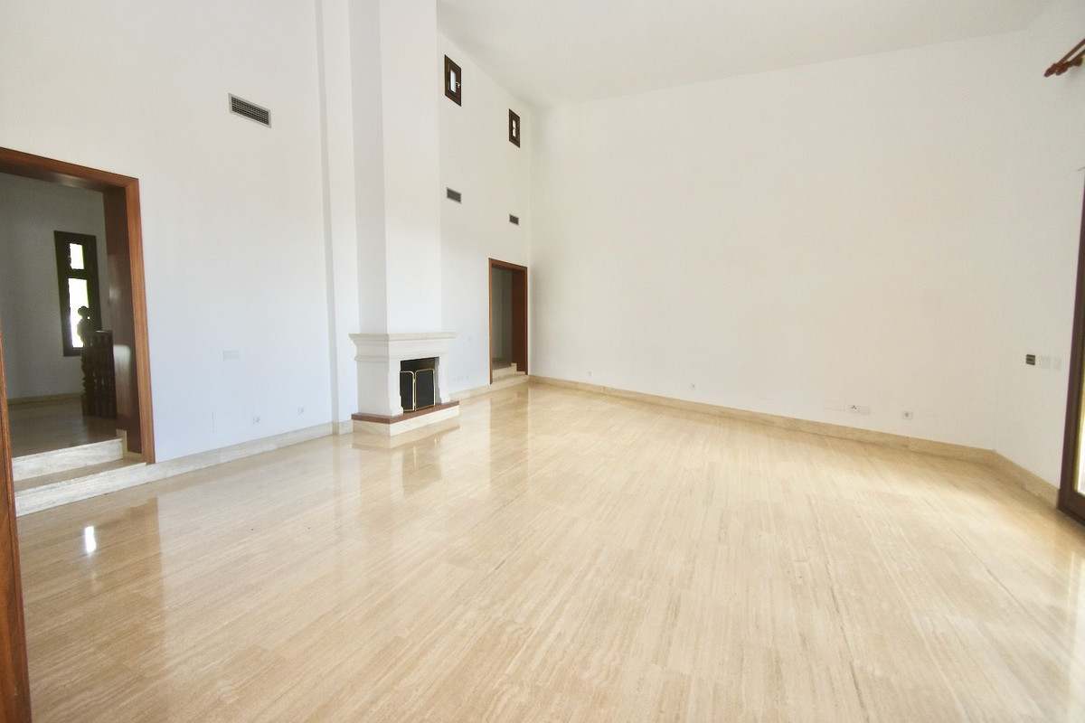 7 Bed Townhouse for sale in Benalmadena Costa Del Sol, Málaga, Spain