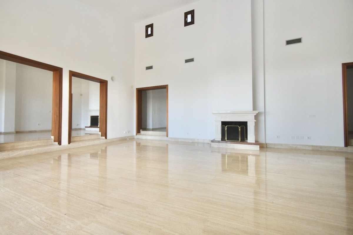 7 Bed Townhouse for sale in Benalmadena Costa Del Sol, Málaga, Spain