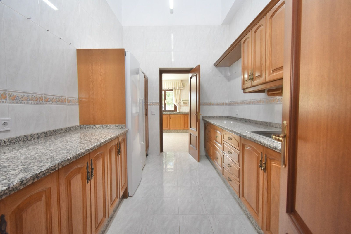 7 Bed Townhouse for sale in Benalmadena Costa Del Sol, Málaga, Spain