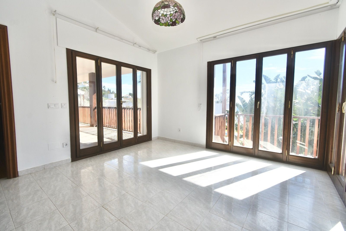 7 Bed Townhouse for sale in Benalmadena Costa Del Sol, Málaga, Spain