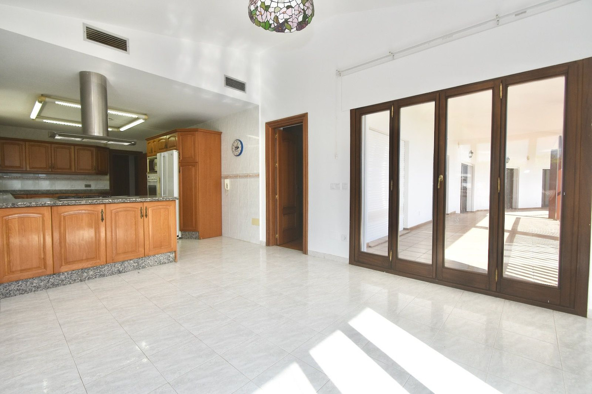 7 Bed Townhouse for sale in Benalmadena Costa Del Sol, Málaga, Spain