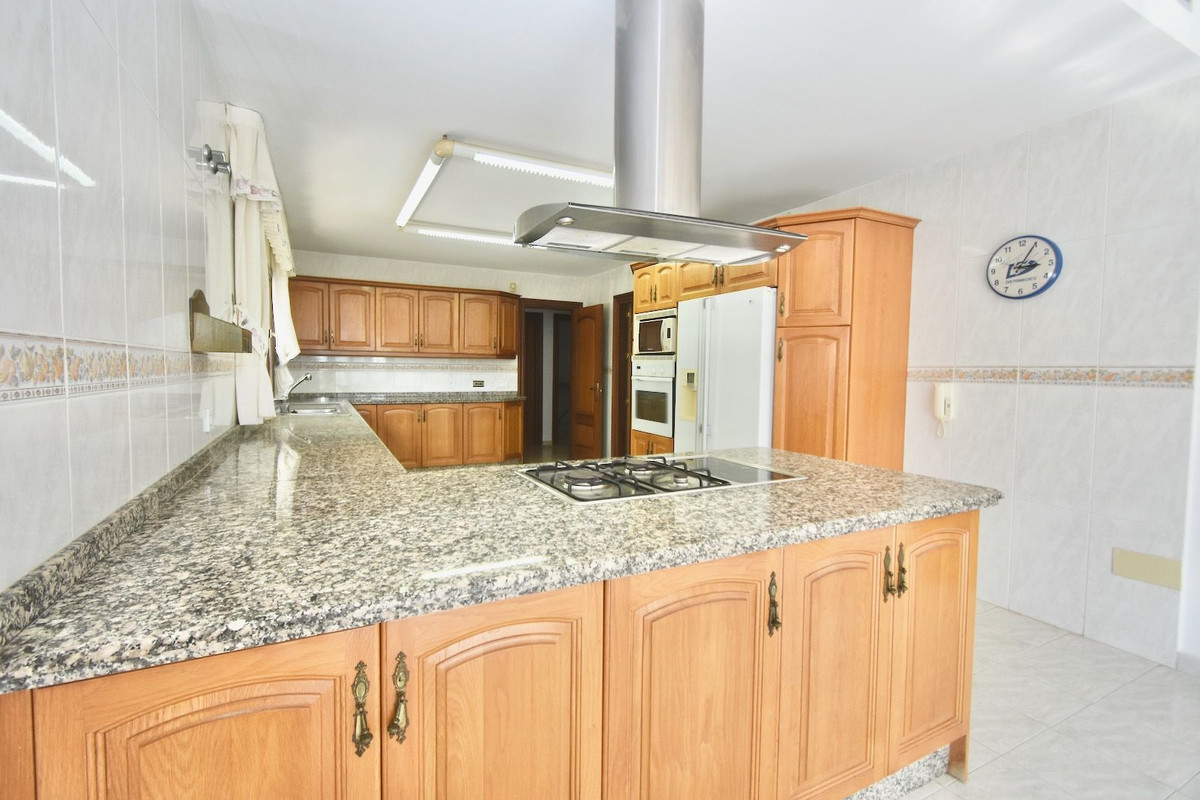 7 Bed Townhouse for sale in Benalmadena Costa Del Sol, Málaga, Spain