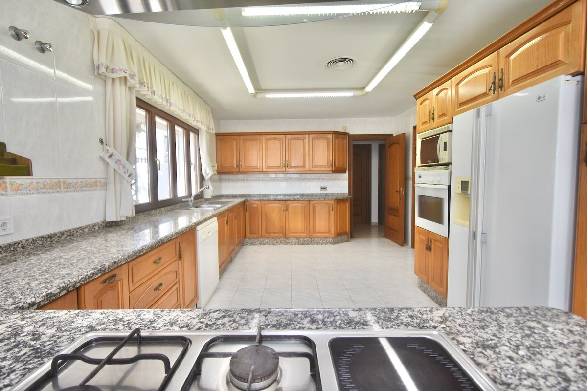7 Bed Townhouse for sale in Benalmadena Costa Del Sol, Málaga, Spain