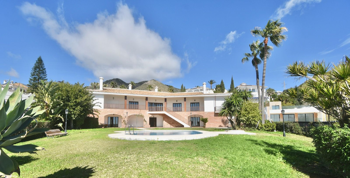 7 Bed Townhouse for sale in Benalmadena Costa Del Sol, Málaga, Spain