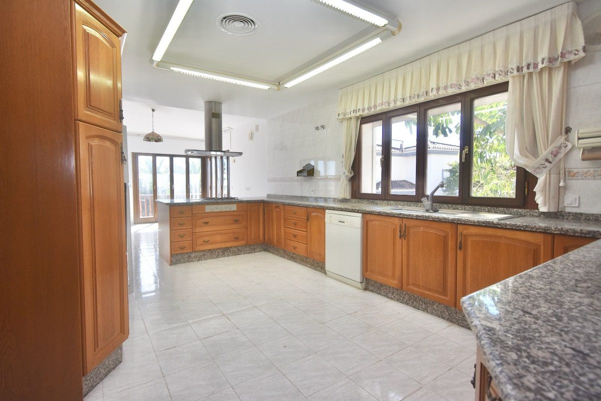 7 Bed Townhouse for sale in Benalmadena Costa Del Sol, Málaga, Spain