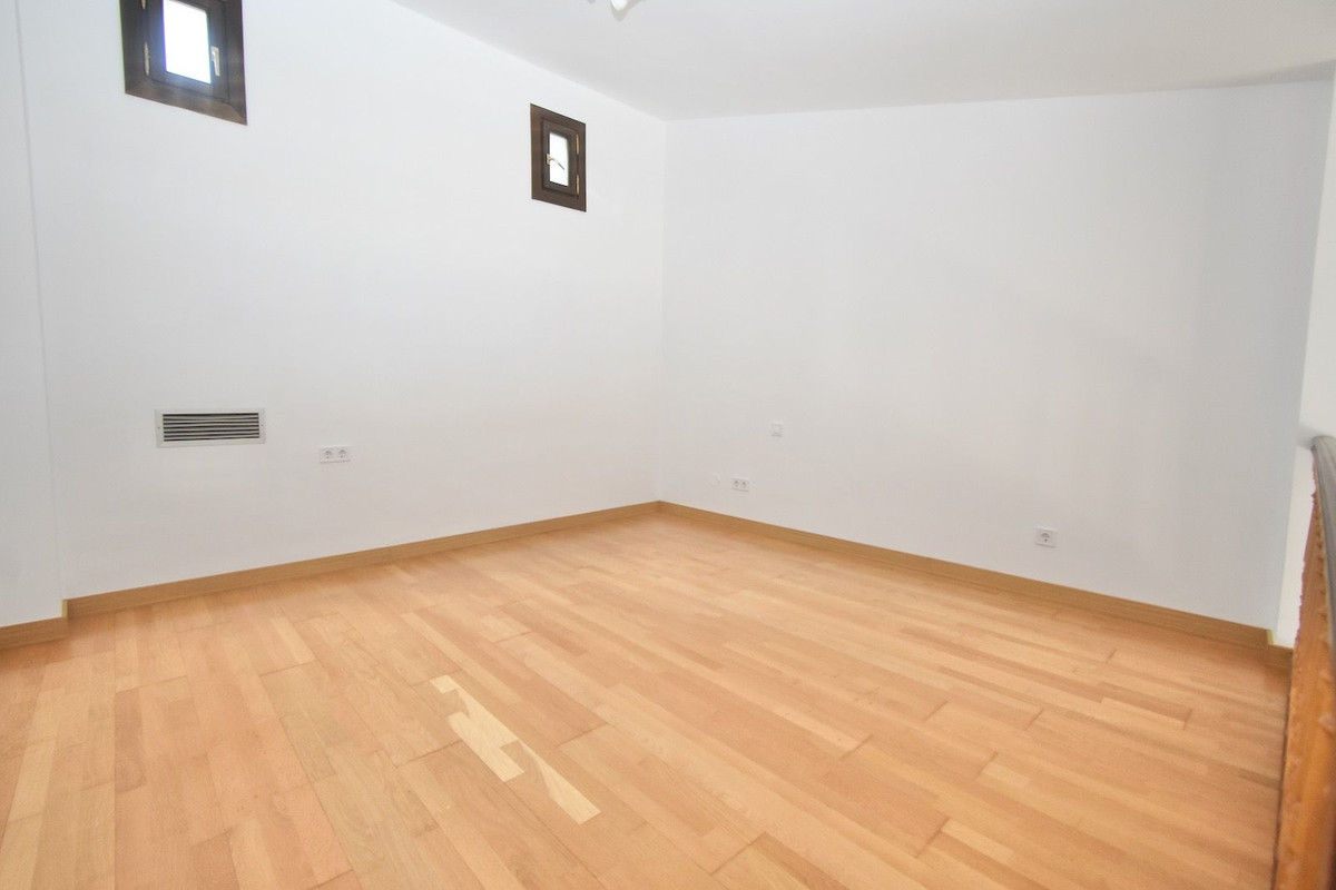 7 Bed Townhouse for sale in Benalmadena Costa Del Sol, Málaga, Spain