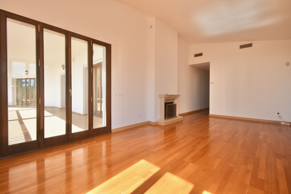 7 Bed Townhouse for sale in Benalmadena Costa Del Sol, Málaga, Spain