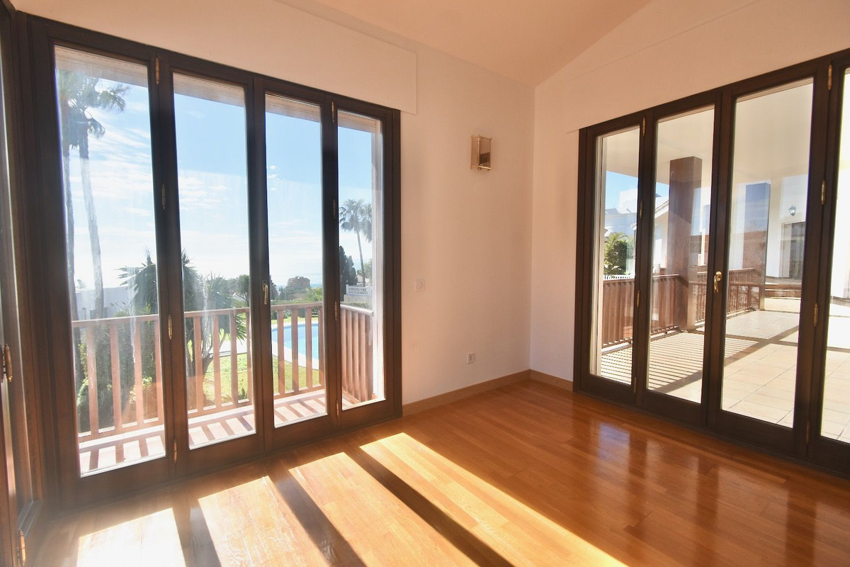 7 Bed Townhouse for sale in Benalmadena Costa Del Sol, Málaga, Spain