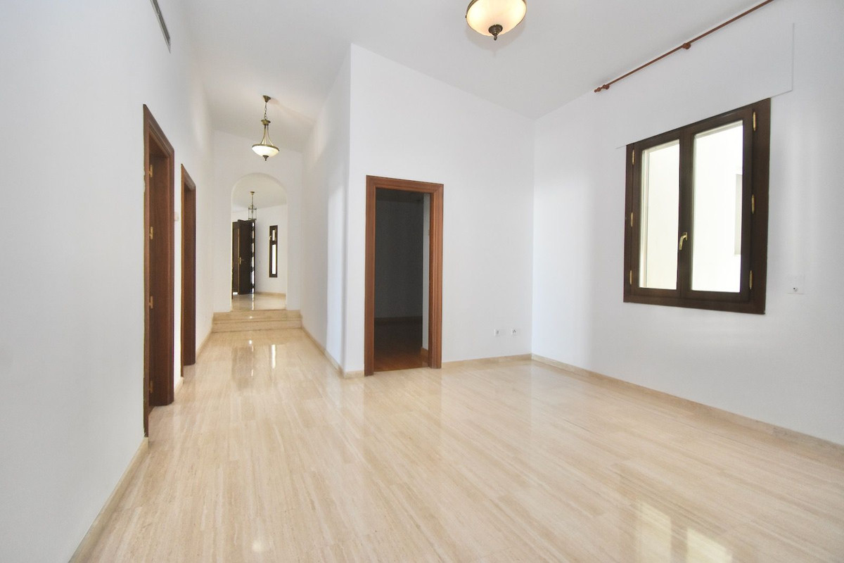 7 Bed Townhouse for sale in Benalmadena Costa Del Sol, Málaga, Spain