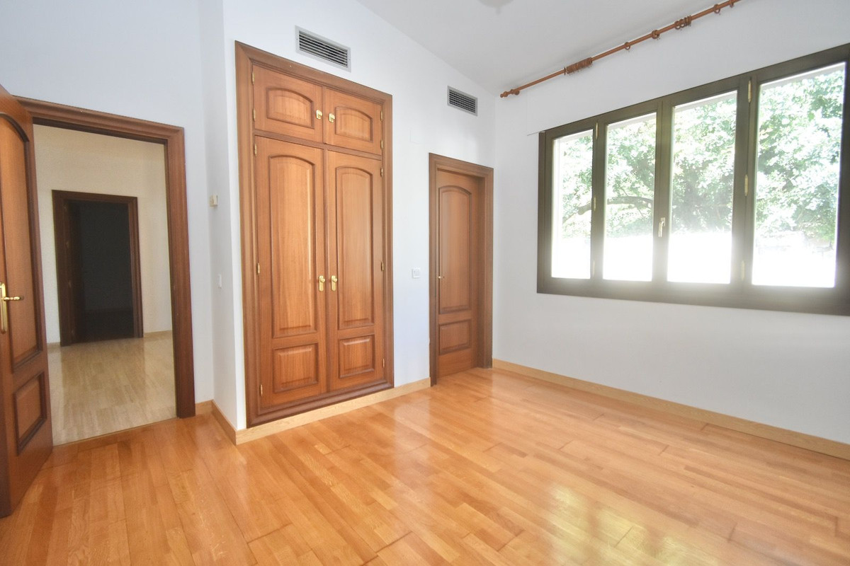 7 Bed Townhouse for sale in Benalmadena Costa Del Sol, Málaga, Spain