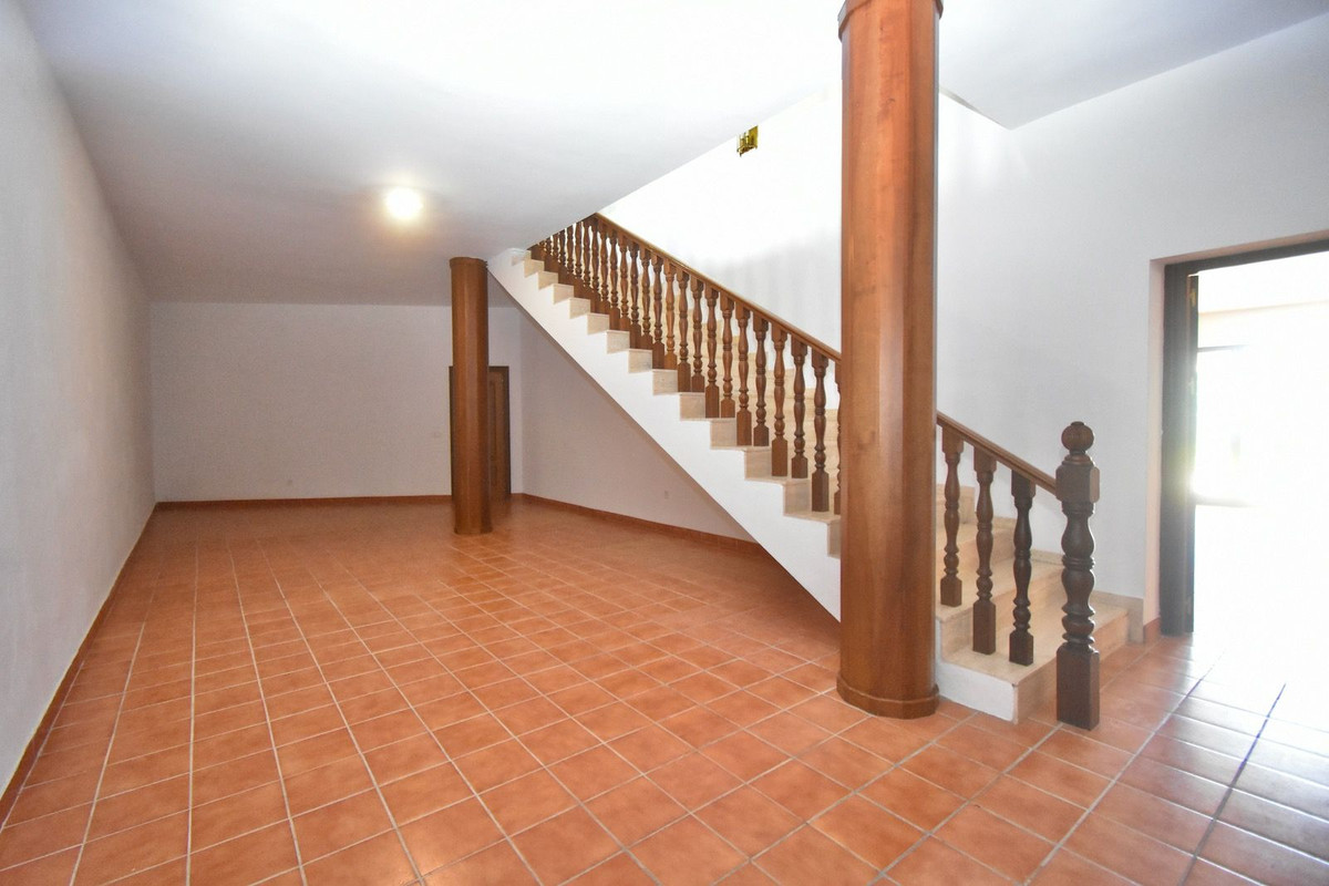 7 Bed Townhouse for sale in Benalmadena Costa Del Sol, Málaga, Spain