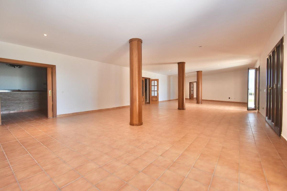 7 Bed Townhouse for sale in Benalmadena Costa Del Sol, Málaga, Spain