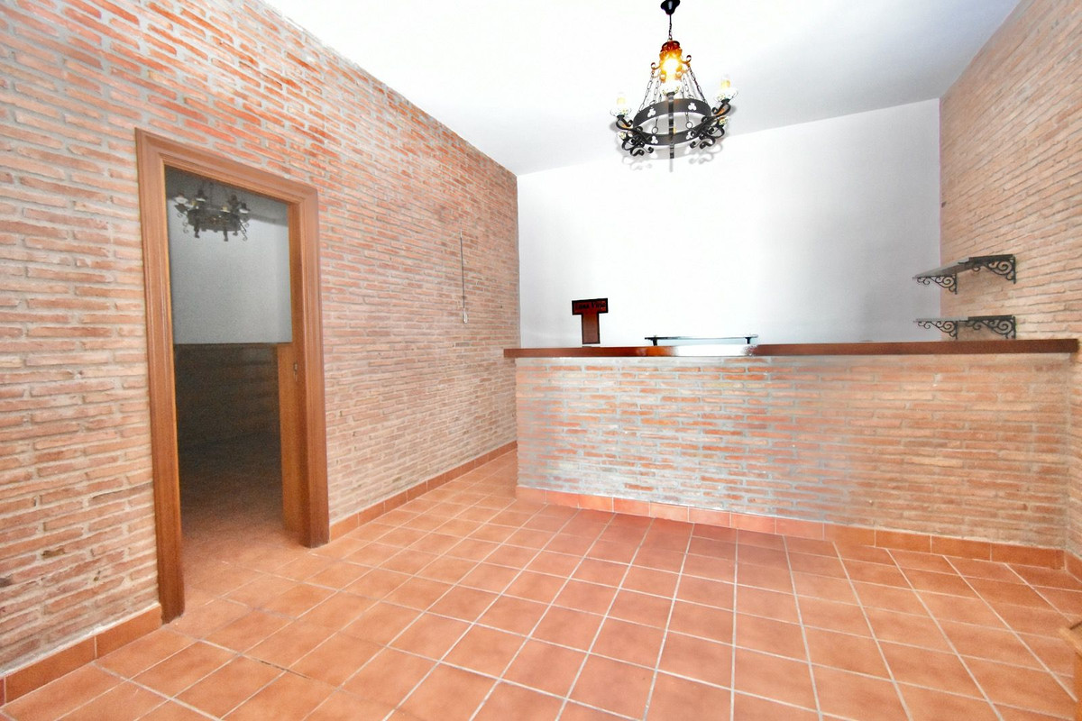 7 Bed Townhouse for sale in Benalmadena Costa Del Sol, Málaga, Spain