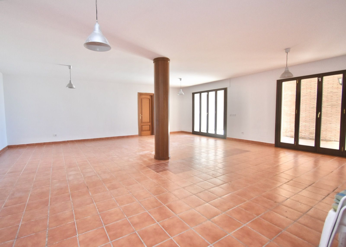 7 Bed Townhouse for sale in Benalmadena Costa Del Sol, Málaga, Spain