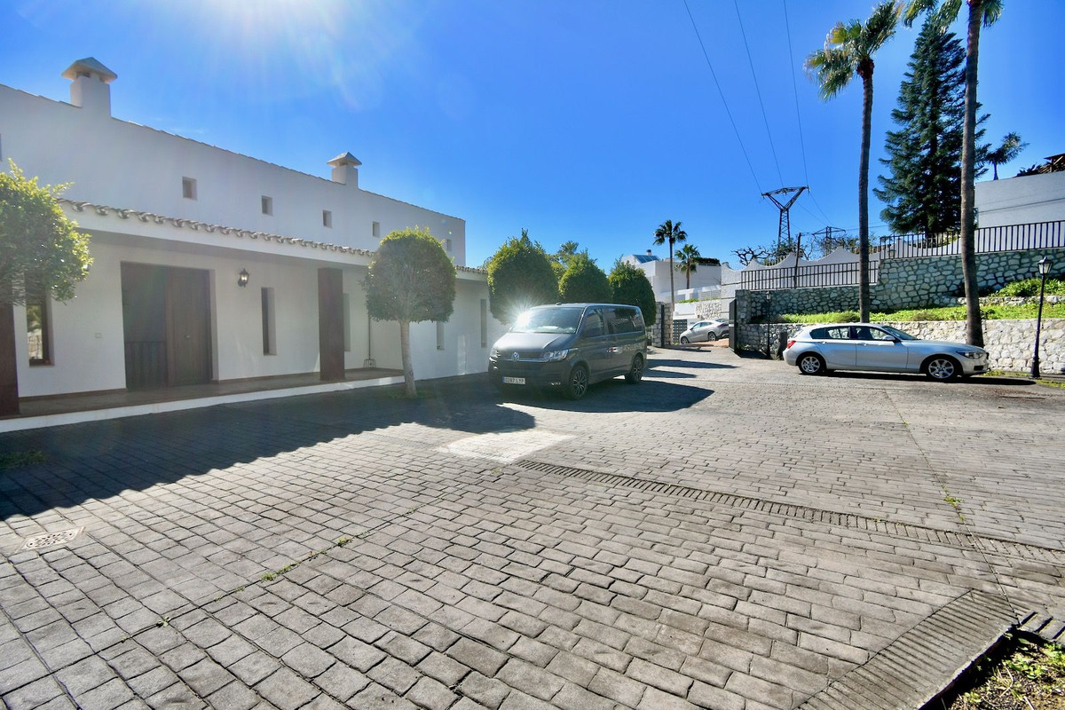 7 Bed Townhouse for sale in Benalmadena Costa Del Sol, Málaga, Spain