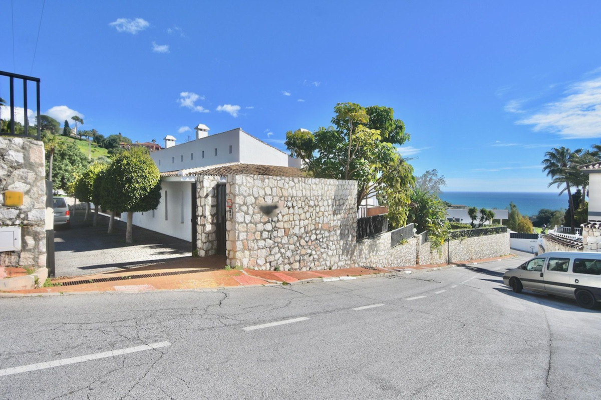 7 Bed Townhouse for sale in Benalmadena Costa Del Sol, Málaga, Spain