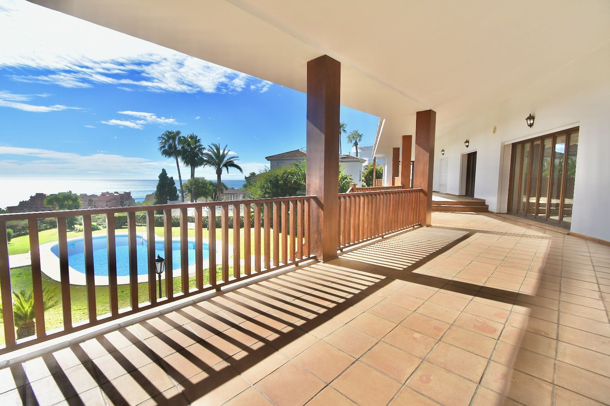 7 Bed Townhouse for sale in Benalmadena Costa Del Sol, Málaga, Spain
