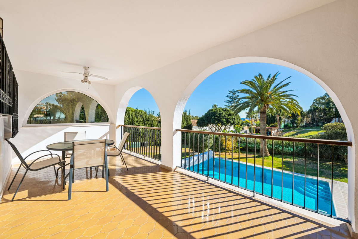 5 Bed Townhouse for sale in Atalaya Costa Del Sol, Málaga, Spain