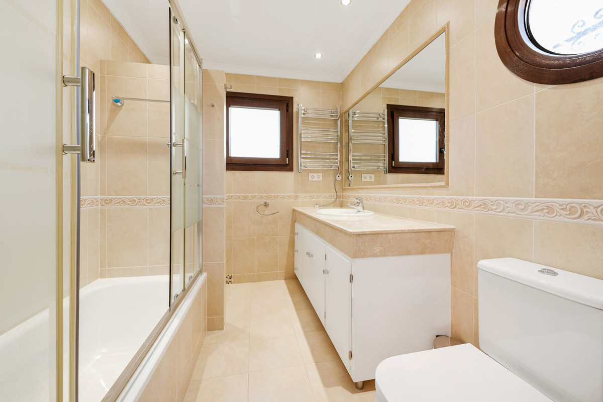 5 Bed Townhouse for sale in Atalaya Costa Del Sol, Málaga, Spain