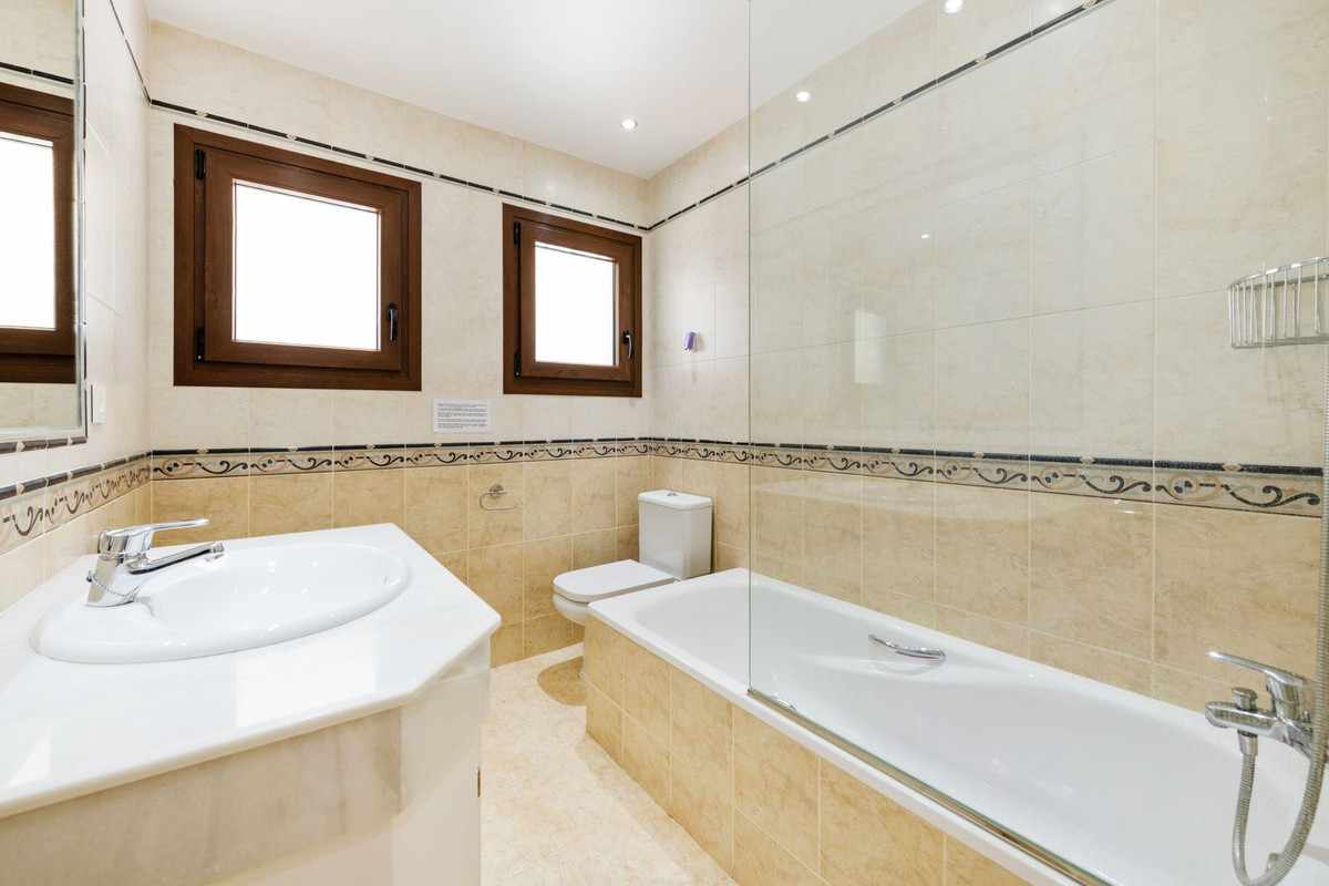 5 Bed Townhouse for sale in Atalaya Costa Del Sol, Málaga, Spain