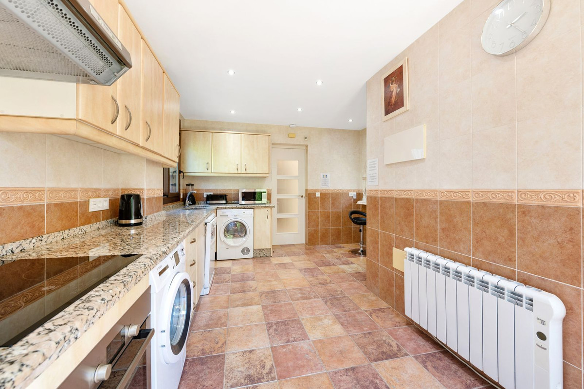 5 Bed Townhouse for sale in Atalaya Costa Del Sol, Málaga, Spain