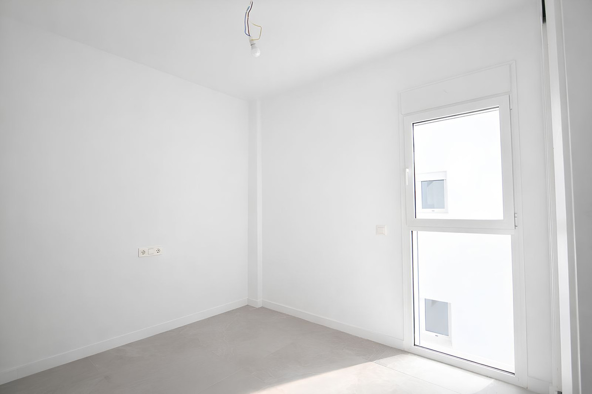 3 Bed Apartment for sale in Fuengirola Costa Del Sol, Málaga, Spain