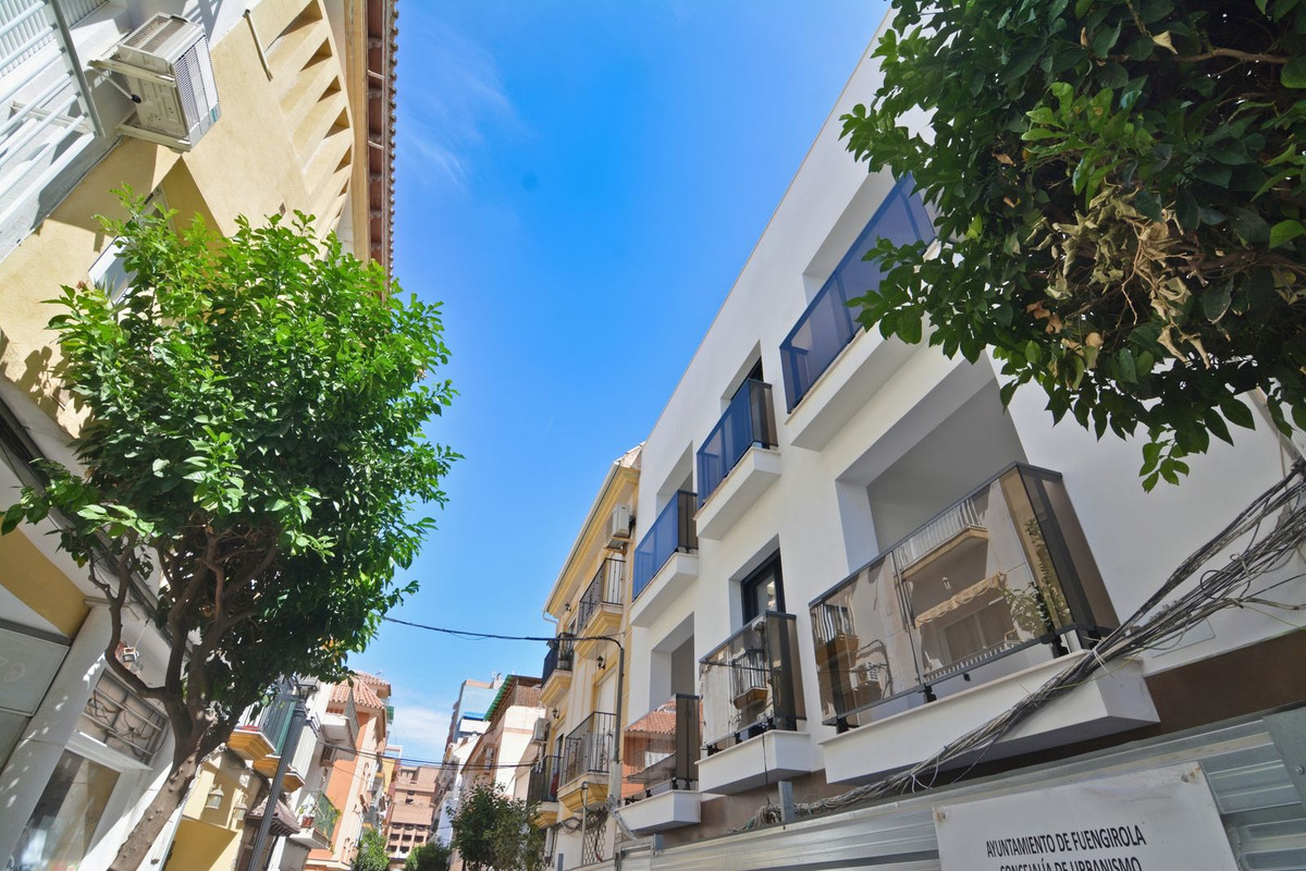 3 Bed Apartment for sale in Fuengirola Costa Del Sol, Málaga, Spain