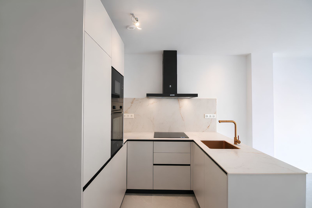 3 Bed Apartment for sale in Fuengirola Costa Del Sol, Málaga, Spain