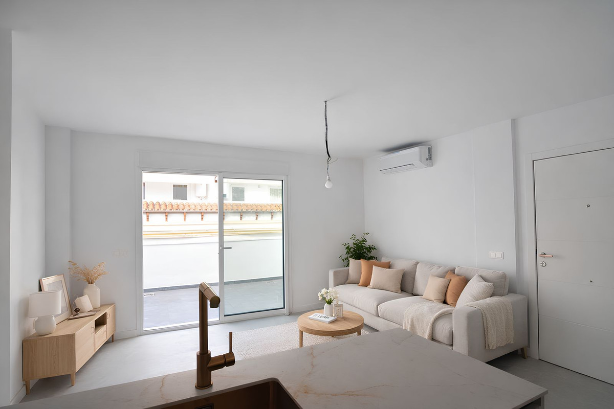 3 Bed Apartment for sale in Fuengirola Costa Del Sol, Málaga, Spain