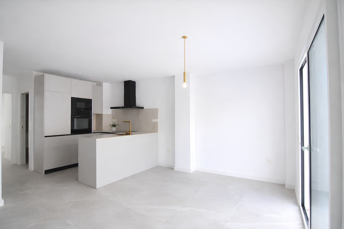 3 Bed Apartment for sale in Fuengirola Costa Del Sol, Málaga, Spain