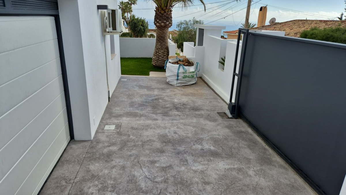4 Bed Townhouse for sale in Benalmadena Costa Del Sol, Málaga, Spain