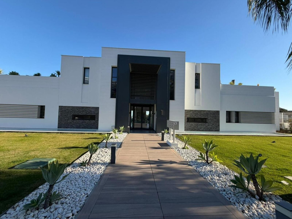 2 Bed Apartment for sale in Benahavís Costa Del Sol, Málaga, Spain