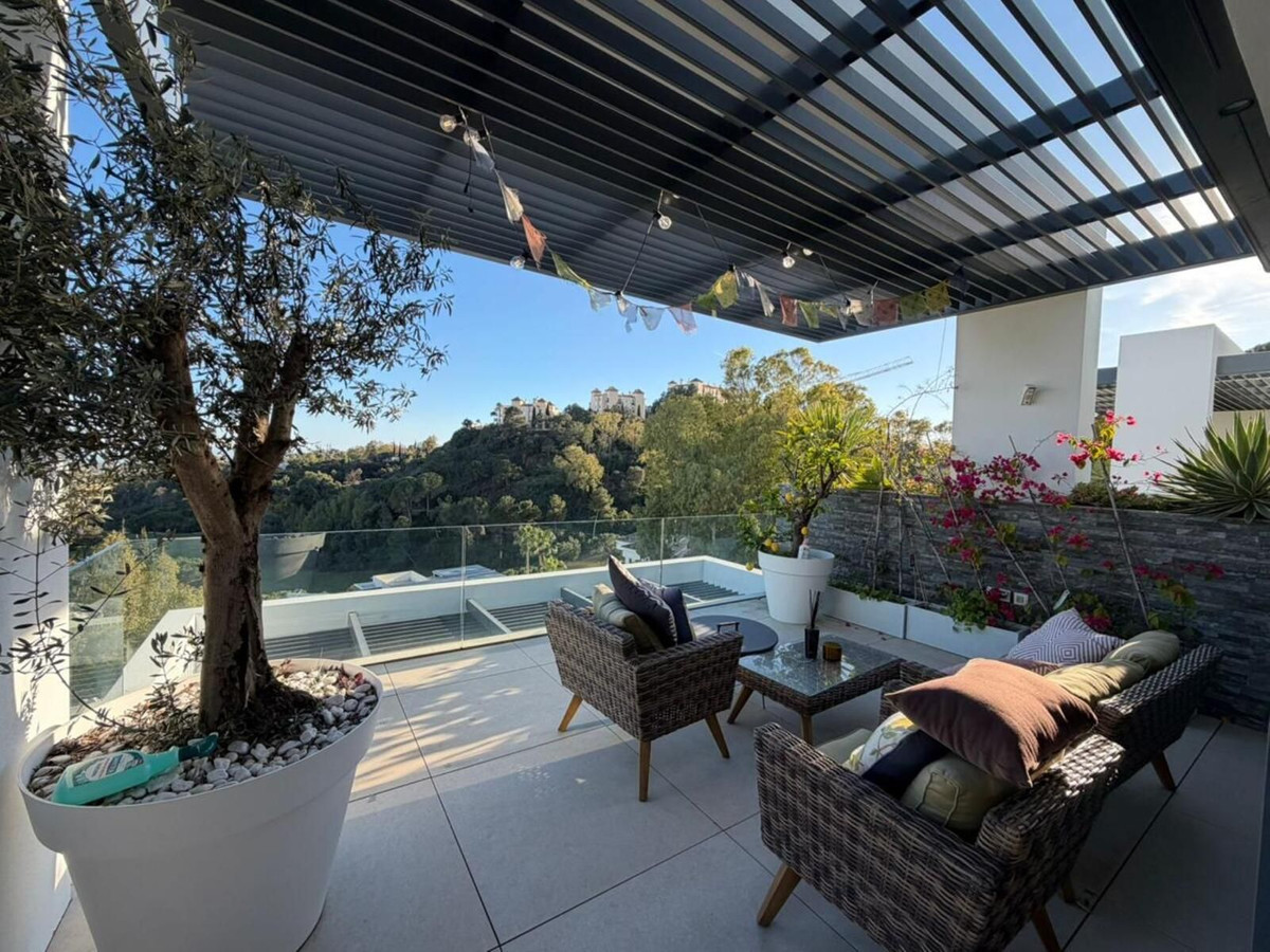 2 Bed Apartment for sale in Benahavís Costa Del Sol, Málaga, Spain