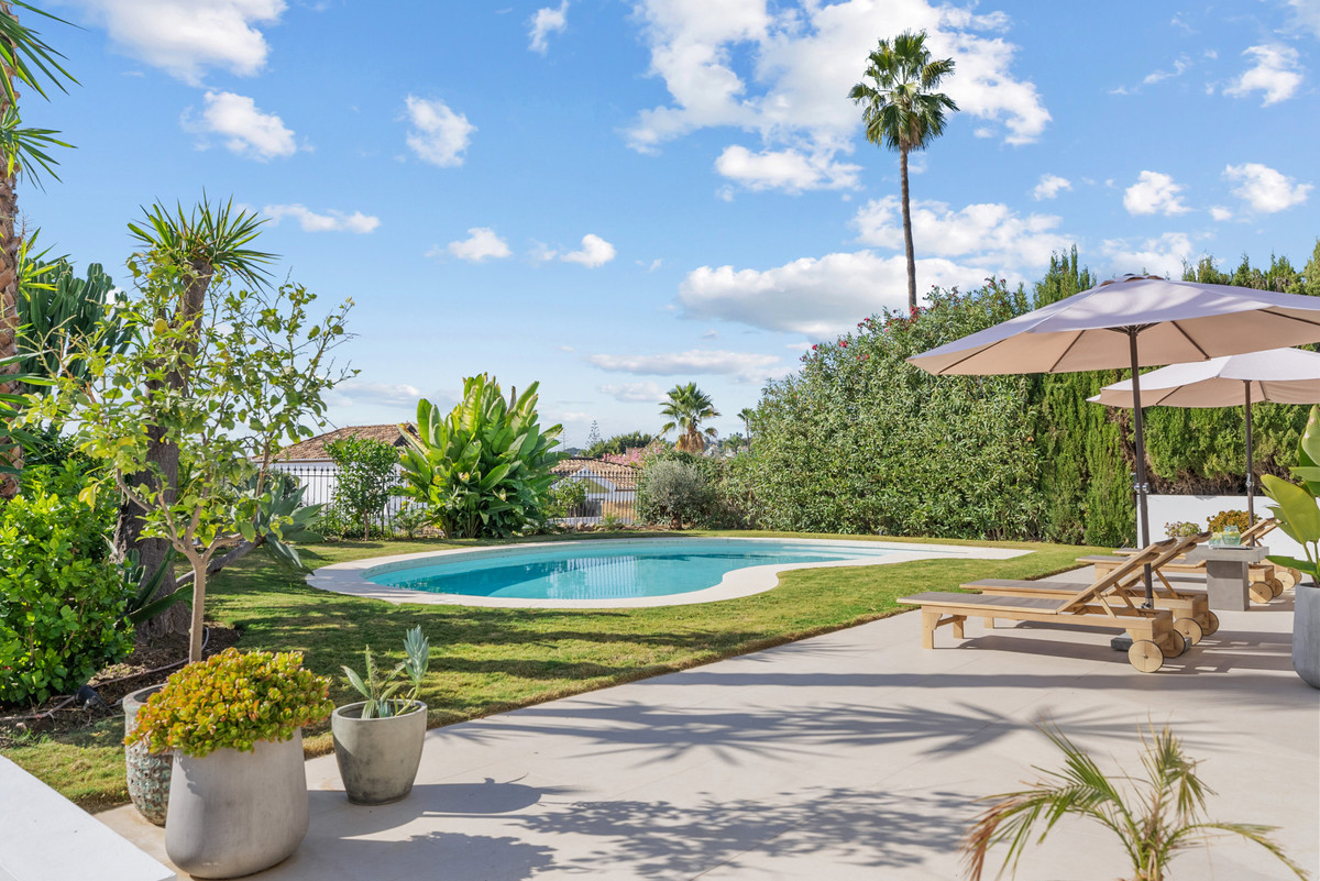 Se vende Villa - Chalet de 4 dormitorios en Costa Del Sol, Málaga, España