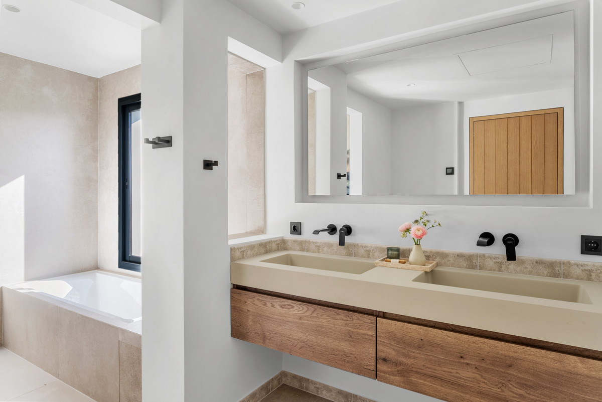 Se vende Villa - Chalet de 4 dormitorios en Costa Del Sol, Málaga, España