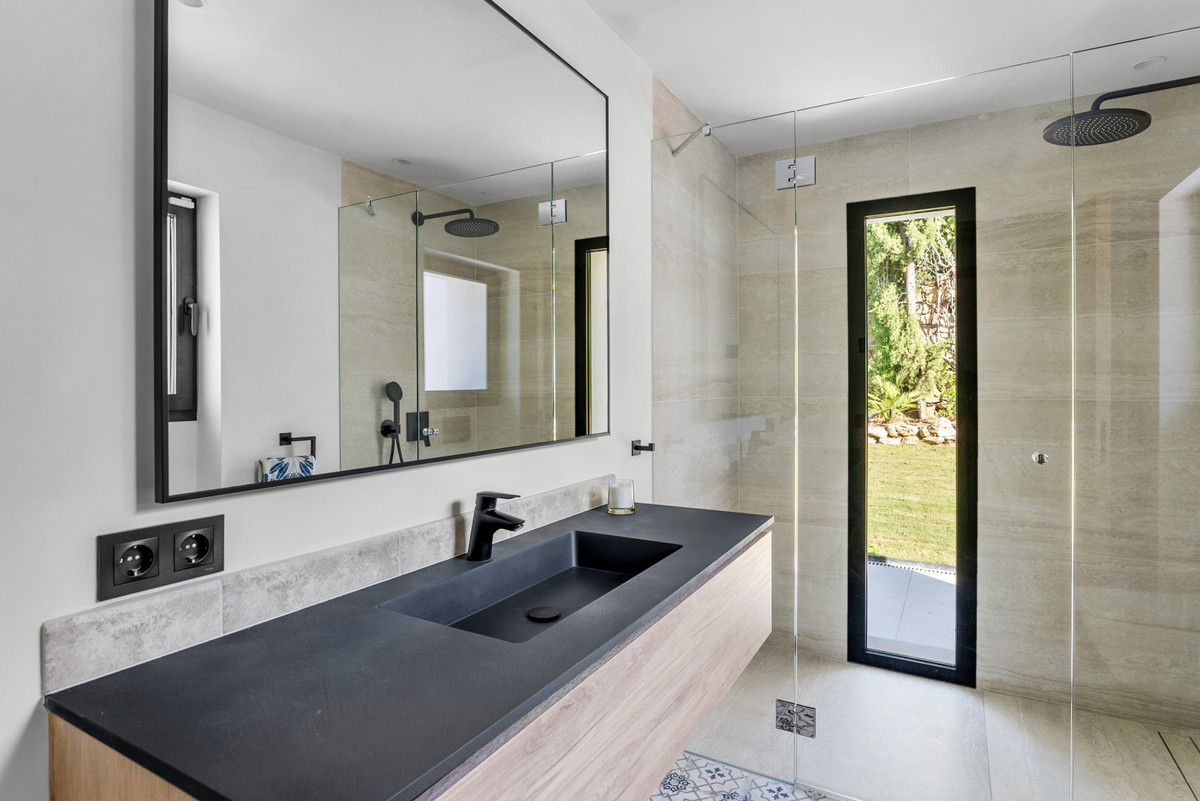 Se vende Villa - Chalet de 4 dormitorios en Costa Del Sol, Málaga, España
