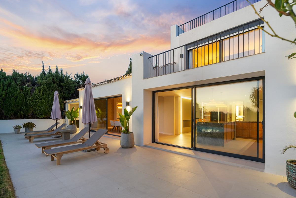Se vende Villa - Chalet de 4 dormitorios en Costa Del Sol, Málaga, España
