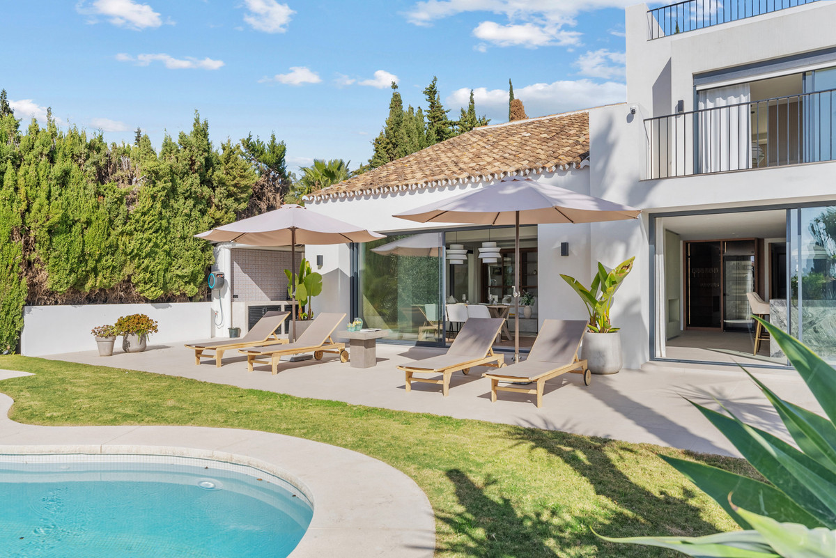 Se vende Villa - Chalet de 4 dormitorios en Costa Del Sol, Málaga, España